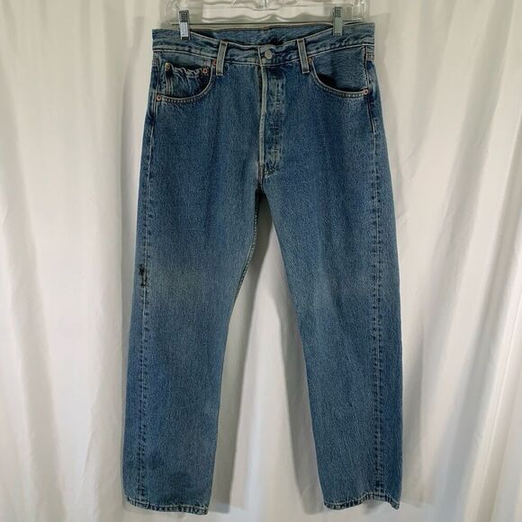 Vintage Levis 501 Jeans Men's 34x30 Medium Wash Blue Denim Button Fly Cotton - Picture 1 of 9